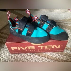 New Five Ten Anasazi LV women’s rock climbing shoes - Size 8.0